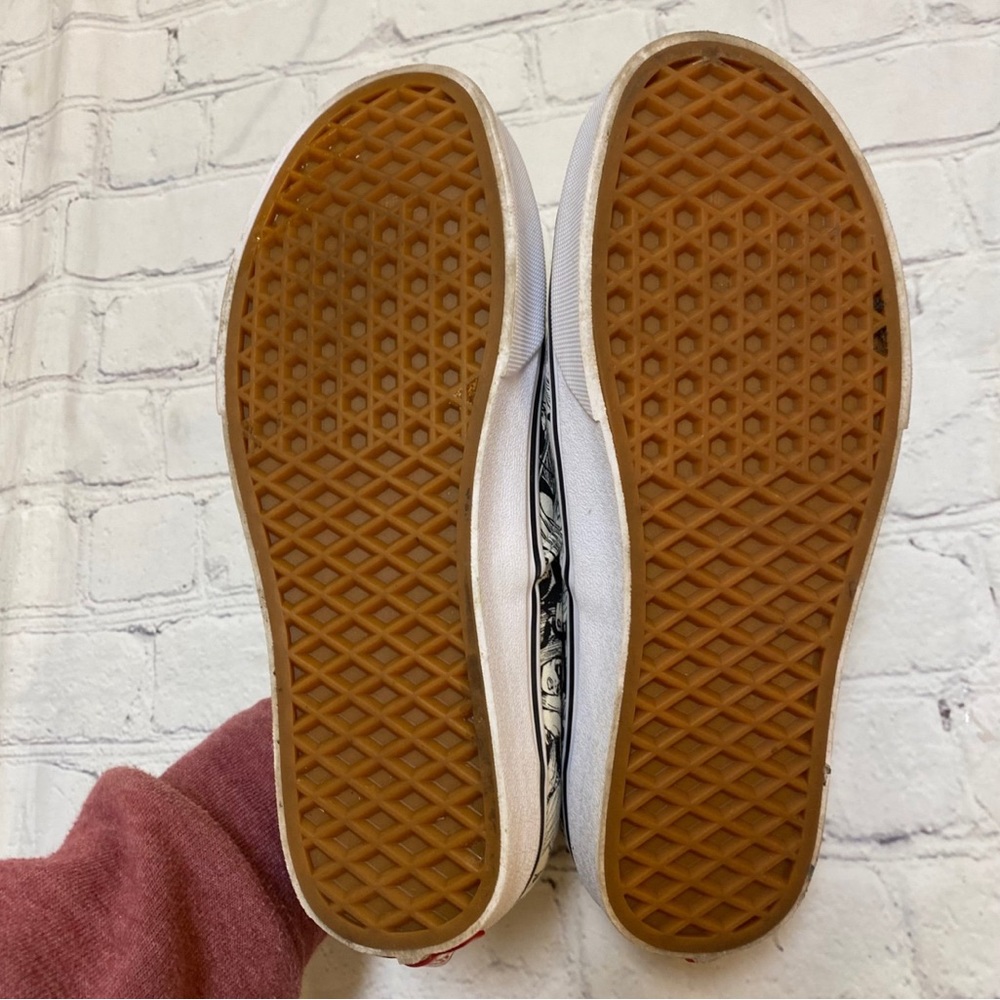 Limited Edition Marvel + Vans Sneakers - Picture 6 of 9